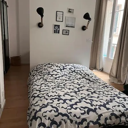Moderne Montmartre 2 à 4p Parigi